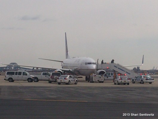 United Flight 1294 Newark to Miami being searched by Port Authority and Sniffed by Dogs due to a bomb threat